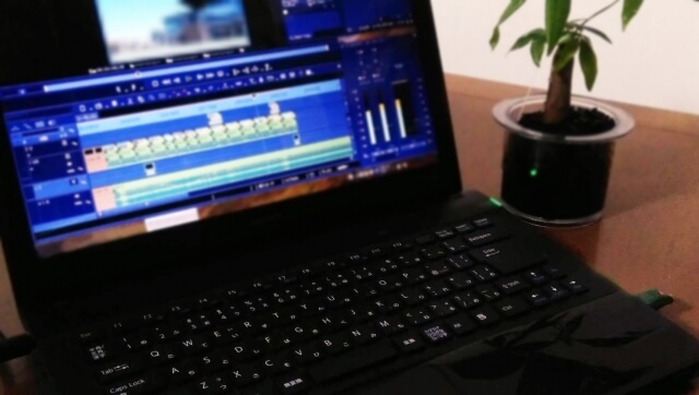 動画編集でカットしているパソコンの画面