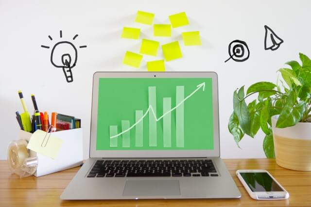 オンライン講座に大切な条件を示しているパソコン